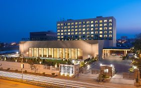 Balaji Sarovar Premiere